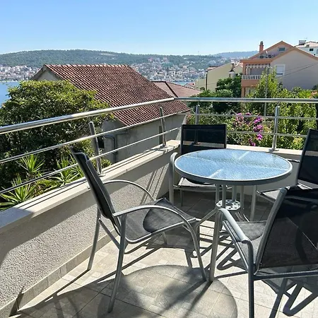 Apartments Oklopcic Trogir Exterior photo